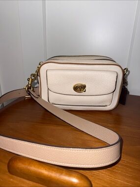 COACH willow camera bag white pebble leather brass accents with hang tag 2022
